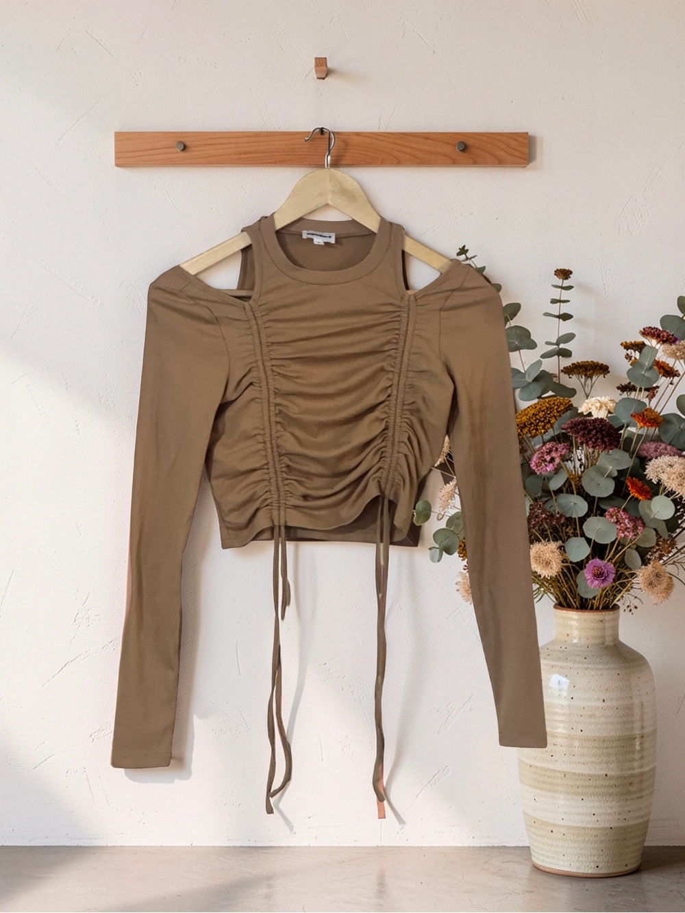 Superdown Andi Ruched Top - Picture 2 of 14